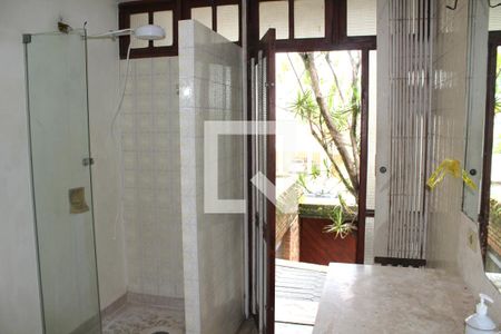 Casa para alugar com 315m², 3 quartos e 3 vagasBanheiro com Sacada