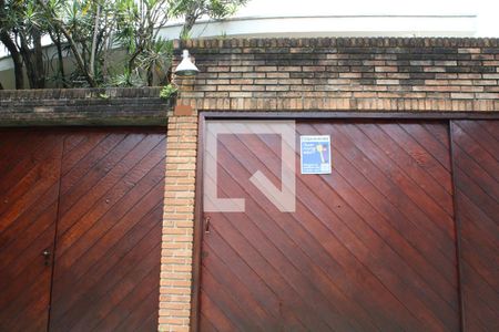 Casa para alugar com 315m², 3 quartos e 3 vagasFachada