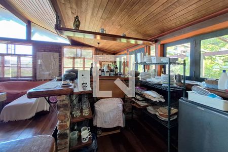 Sala/Cozinha de casa de condomínio para alugar com 3 quartos, 340m² em Itacoatiara, Niterói