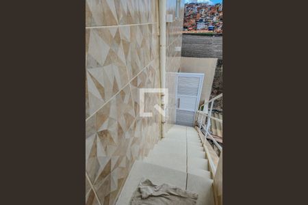 Apartamento para alugar com 70m², 2 quartos e sem vaga Apartamento para alugar com 70m², 2 quartos e sem vagaEscada