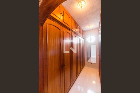 Casa para alugar com 350m², 5 quartos e 2 vagas Casa para alugar com 350m², 5 quartos e 2 vagasCloset da suíte