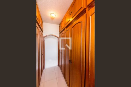 Casa para alugar com 350m², 5 quartos e 2 vagas Casa para alugar com 350m², 5 quartos e 2 vagasCloset da suíte