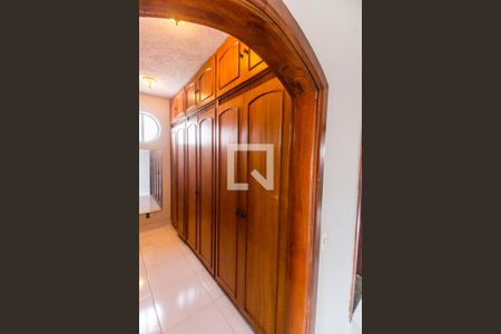 Casa para alugar com 350m², 5 quartos e 2 vagas Casa para alugar com 350m², 5 quartos e 2 vagasCloset da suíte