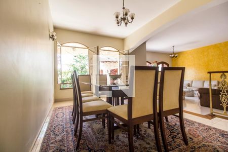 Casa para alugar com 350m², 5 quartos e 2 vagas Casa para alugar com 350m², 5 quartos e 2 vagasSala de Jantar