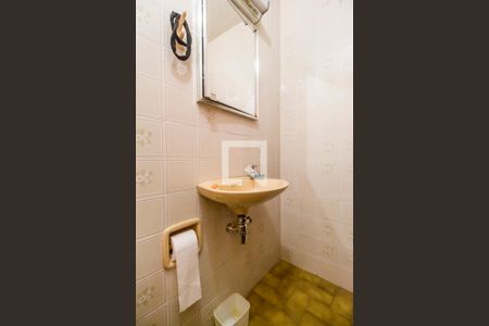 Casa para alugar com 350m², 5 quartos e 2 vagas Casa para alugar com 350m², 5 quartos e 2 vagasBanheiro de serviço