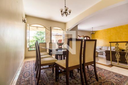 Casa para alugar com 350m², 5 quartos e 2 vagas Casa para alugar com 350m², 5 quartos e 2 vagasSala de Jantar