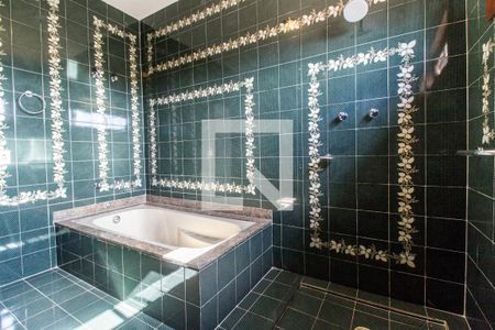 Casa para alugar com 350m², 5 quartos e 2 vagas Casa para alugar com 350m², 5 quartos e 2 vagasBanheiro da Suíte master