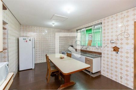 Casa à venda com 3 quartos, 210m² em Cidade Domitila, São Paulo