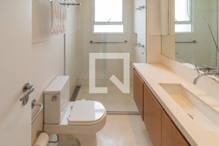 Apartamento à venda com 299m², 4 quartos e 5 vagasBanheiro da Suíte 2