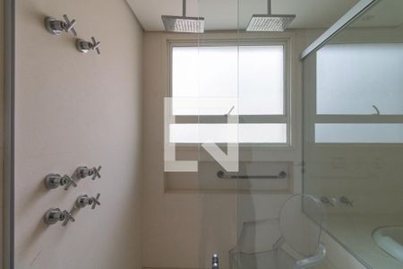 Apartamento à venda com 299m², 4 quartos e 5 vagasBanheiro da Suíte 1