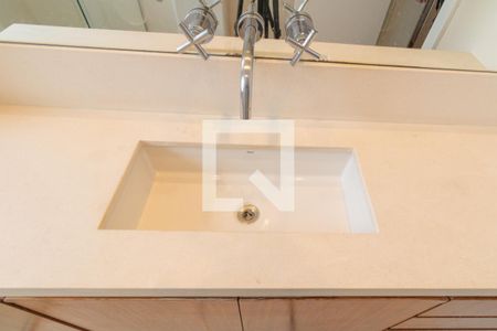 Apartamento à venda com 299m², 4 quartos e 5 vagasBanheiro da Suíte 2