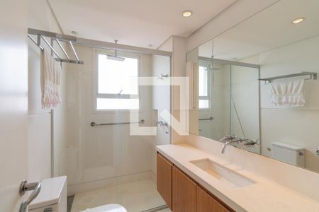 Apartamento à venda com 299m², 4 quartos e 5 vagasBanheiro da Suíte 2