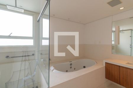 Apartamento à venda com 299m², 4 quartos e 5 vagasBanheiro da Suíte 1