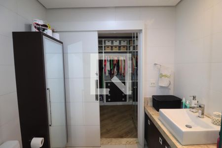 Casa à venda com 1000m², 6 quartos e 6 vagasBanheiro da Suíte 4