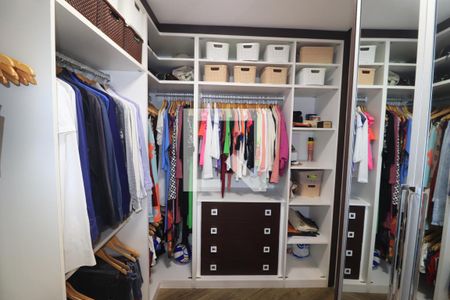 Casa à venda com 1000m², 6 quartos e 6 vagasCloset