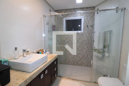 Casa à venda com 1000m², 6 quartos e 6 vagasBanheiro da Suíte 4