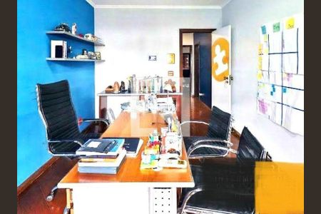 Casa à venda com 4 quartos, 570m² em Vila Inah, São Paulo