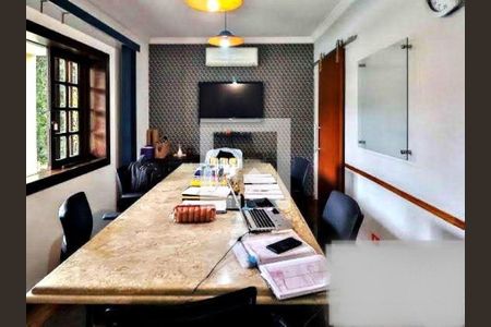 Casa à venda com 4 quartos, 570m² em Vila Inah, São Paulo