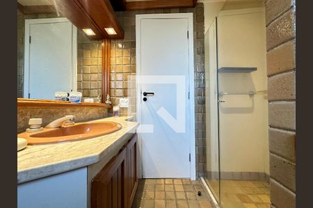 Banheiro de apartamento à venda com 3 quartos, 70m² em Funcionários, Belo Horizonte