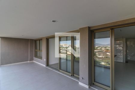 Apartamento à venda com 153m², 4 quartos e 2 vagasVaranda