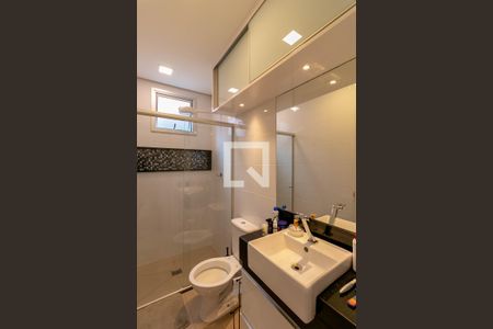 Apartamento à venda com 60m², 2 quartos e 2 vagas Apartamento à venda com 60m², 2 quartos e 2 vagasBanheiro da Suíte