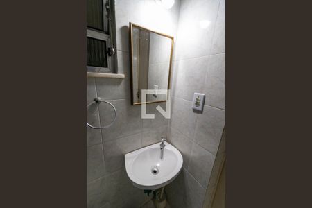 Banheiro de kitnet/studio para alugar com 1 quarto, 26m² em Centro, Niterói