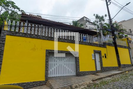 Casa para alugar com 420m², 4 quartos e 3 vagasFachada
