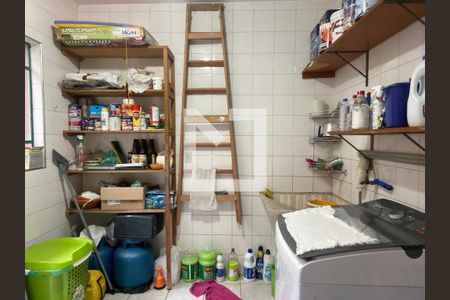 Casa à venda com 174m², 5 quartos e 2 vagas Casa à venda com 174m², 5 quartos e 2 vagasÁrea de Serviço