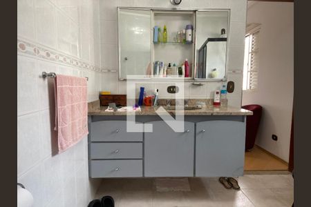 Casa à venda com 174m², 5 quartos e 2 vagas Casa à venda com 174m², 5 quartos e 2 vagasBanheiro da Suíte