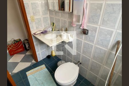 Casa à venda com 174m², 5 quartos e 2 vagas Casa à venda com 174m², 5 quartos e 2 vagasEdícula - Banheiro