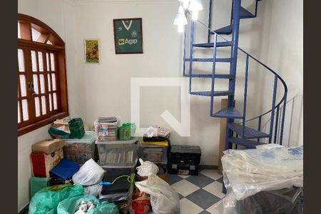 Casa à venda com 174m², 5 quartos e 2 vagas Casa à venda com 174m², 5 quartos e 2 vagasEdícula - Sala