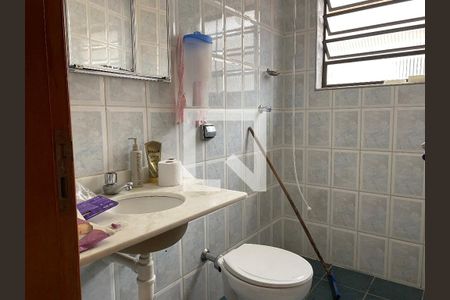 Casa à venda com 174m², 5 quartos e 2 vagas Casa à venda com 174m², 5 quartos e 2 vagasEdícula - Banheiro