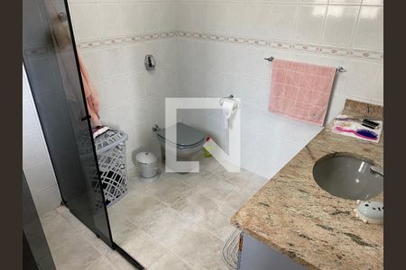 Casa à venda com 174m², 5 quartos e 2 vagas Casa à venda com 174m², 5 quartos e 2 vagasBanheiro da Suíte