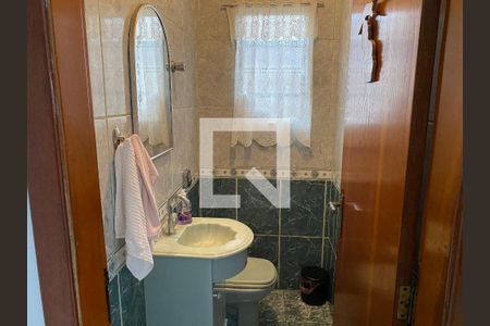 Casa à venda com 174m², 5 quartos e 2 vagas Casa à venda com 174m², 5 quartos e 2 vagasLavabo