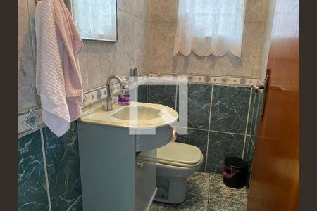 Casa à venda com 174m², 5 quartos e 2 vagas Casa à venda com 174m², 5 quartos e 2 vagasLavabo
