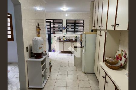 Casa à venda com 174m², 5 quartos e 2 vagas Casa à venda com 174m², 5 quartos e 2 vagasCozinha