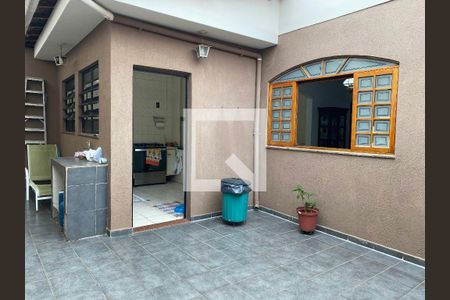 Casa à venda com 174m², 5 quartos e 2 vagas Casa à venda com 174m², 5 quartos e 2 vagasQuintal