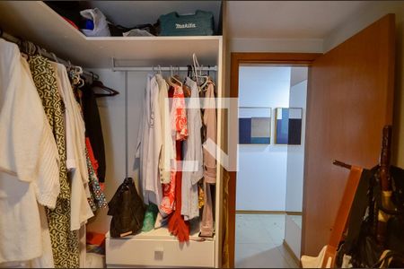 Apartamento à venda com 223m², 6 quartos e 2 vagasQuarto 2