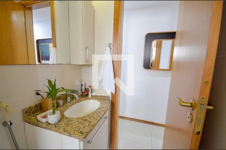 Apartamento à venda com 223m², 6 quartos e 2 vagasBanheiro 1