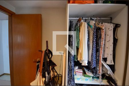 Apartamento à venda com 223m², 6 quartos e 2 vagasQuarto 2
