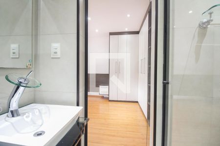 Casa à venda com 300m², 3 quartos e 4 vagasBanheiro Suíte 2