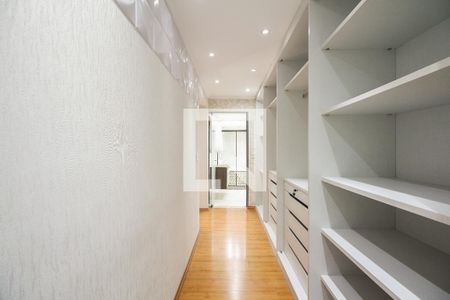 Casa à venda com 300m², 3 quartos e 4 vagasSuíte 1 - Closet 