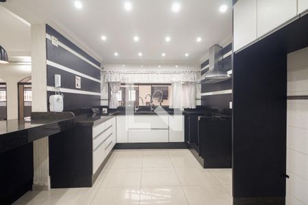 Casa à venda com 300m², 3 quartos e 4 vagasCozinha 