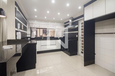 Casa à venda com 300m², 3 quartos e 4 vagasCozinha 