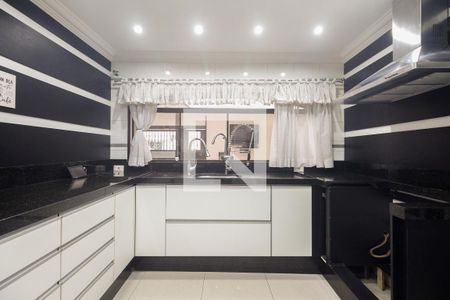 Casa à venda com 300m², 3 quartos e 4 vagasCozinha 