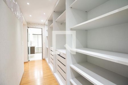 Casa à venda com 300m², 3 quartos e 4 vagasSuíte 1 - Closet 