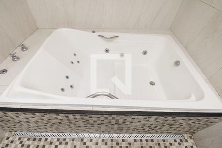 Casa à venda com 300m², 3 quartos e 4 vagasBanheiro Suíte 1