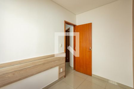 Quarto 1 de casa de condomínio à venda com 2 quartos, 61m² em Coqueiros, Belo Horizonte