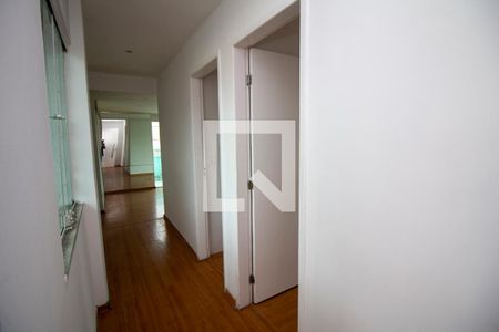 Corredor de apartamento para alugar com 2 quartos, 70m² em Brás de Pina, Rio de Janeiro
