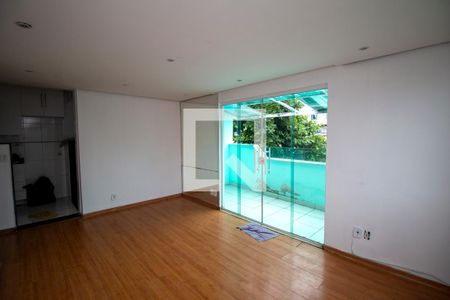 Sala de apartamento para alugar com 2 quartos, 70m² em Brás de Pina, Rio de Janeiro